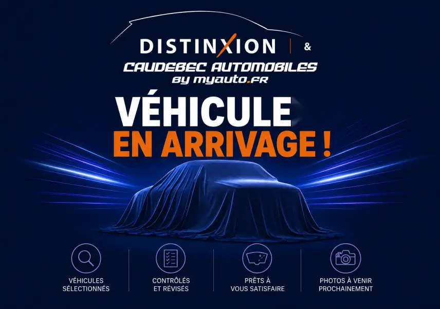Silhouette couverte d’un drap bleu d’un SUV KIA Sportage vue de profil sur fond sombre avec effets lumineux bleus.