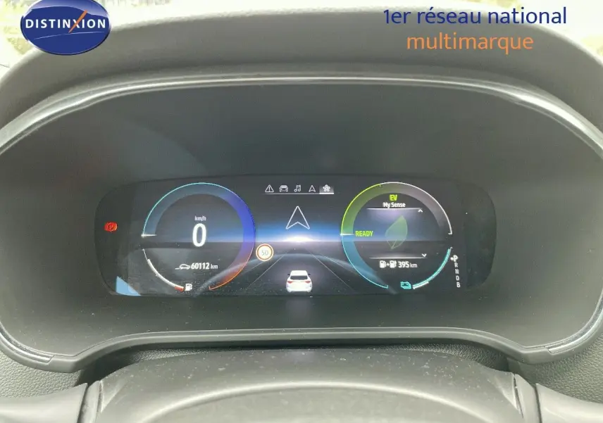 Tableau de bord numérique de Renault Mégane Break hybride, affichant vitesse à 0 km/h et autonomie électrique prête.