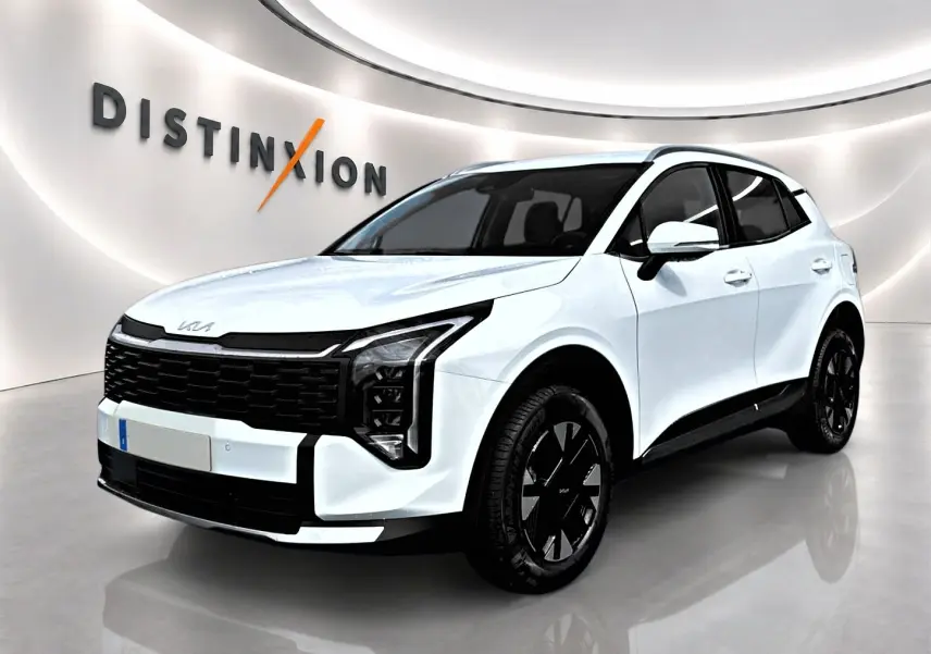 Kia Sportage 1.6 hybride blanc vu en 3/4 avant droit avec calandre noire et jantes alu noires.