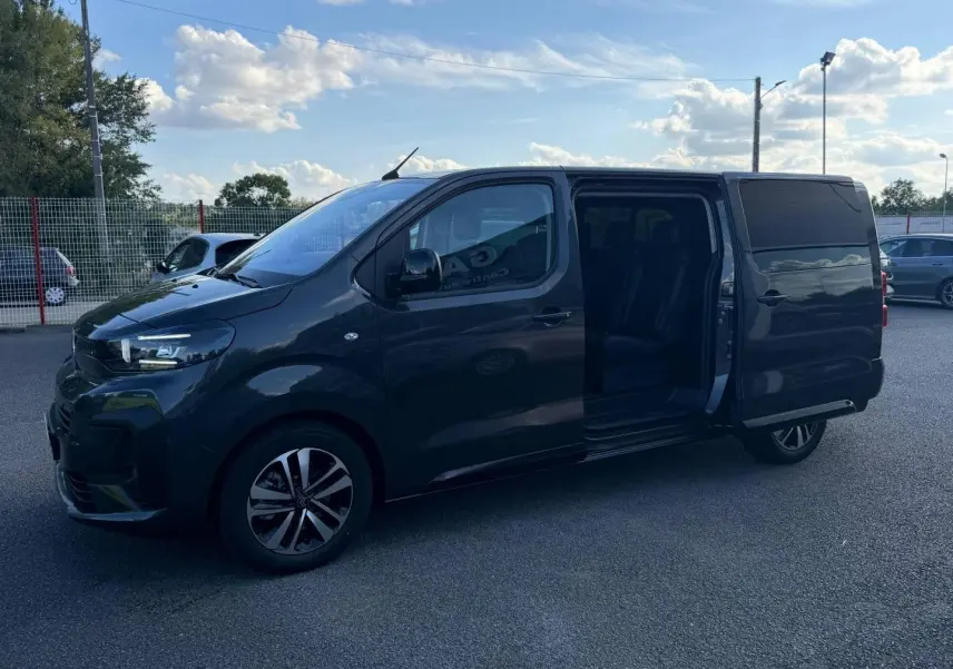 CITROEN Spacetourer XL gris titane en vue latérale droite avec porte coulissante arrière ouverte.