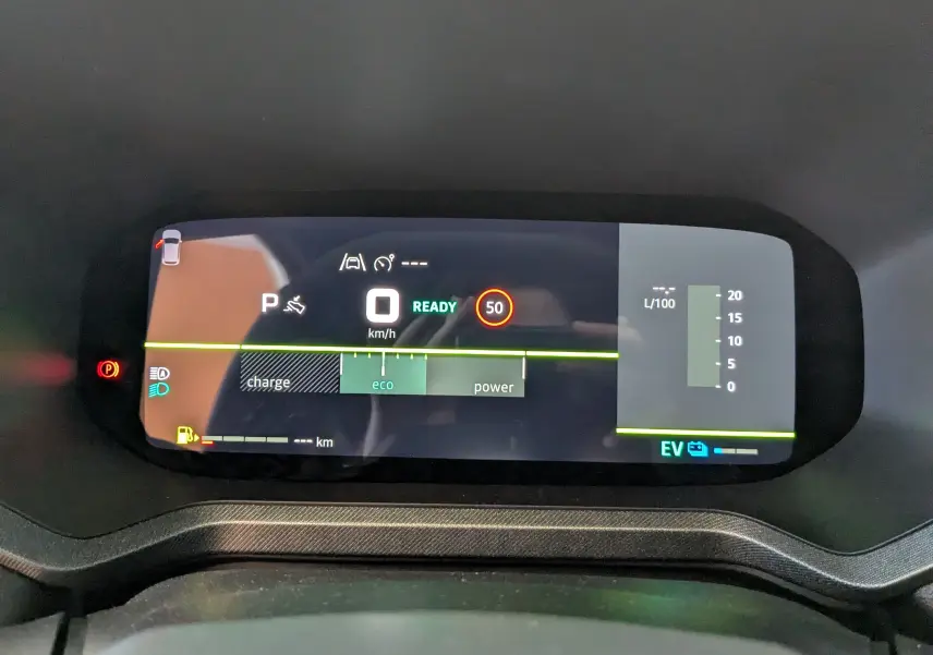 Affichage numérique du tableau de bord du Dacia Bigster Hybrid 155 Journey montrant la vitesse à 0 km/h et l'indicateur eco.