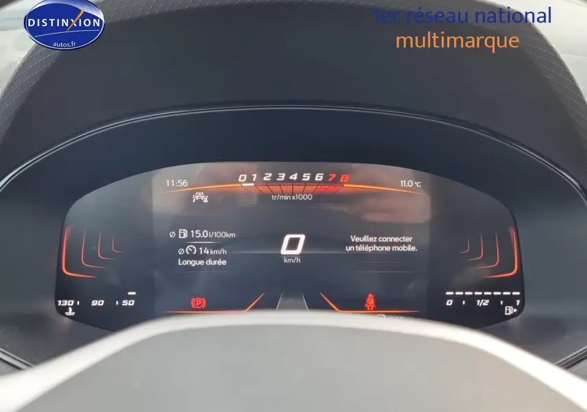 Tableau de bord numérique du SEAT Arona blanc 2023, affichage central clair avec compte-tours et vitesse à zéro.