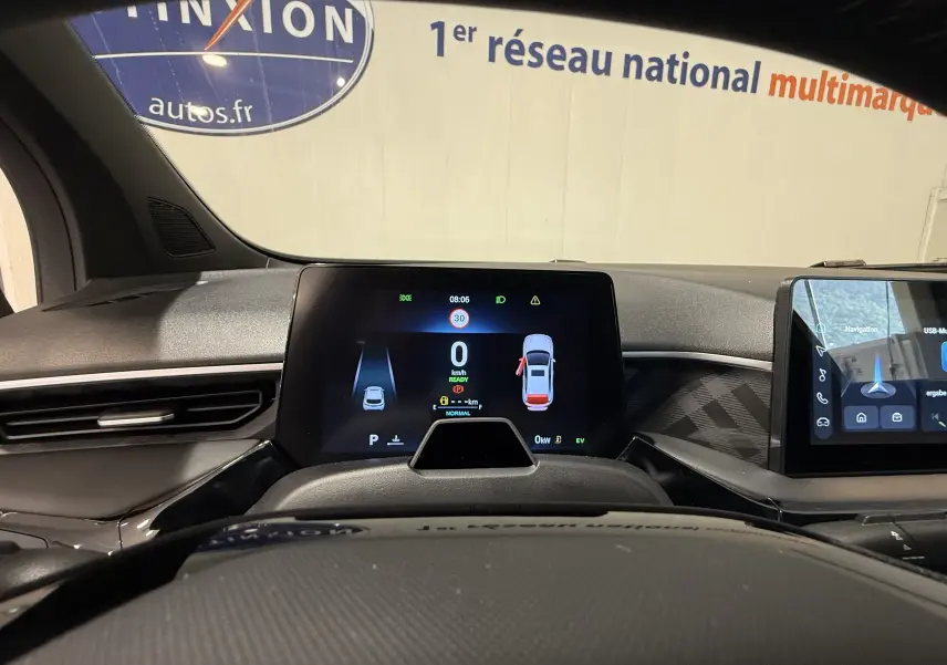 Vue intérieure du tableau de bord du MG3 1.5 L Hybrid+ 195 ch Luxury, avec écran digital central et affichage multimédia.