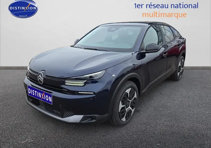 Citroën C4 1.2 hybride bleu eclipse vue 3/4 avant droit avec jantes 18 pouces et calandre moderne.
