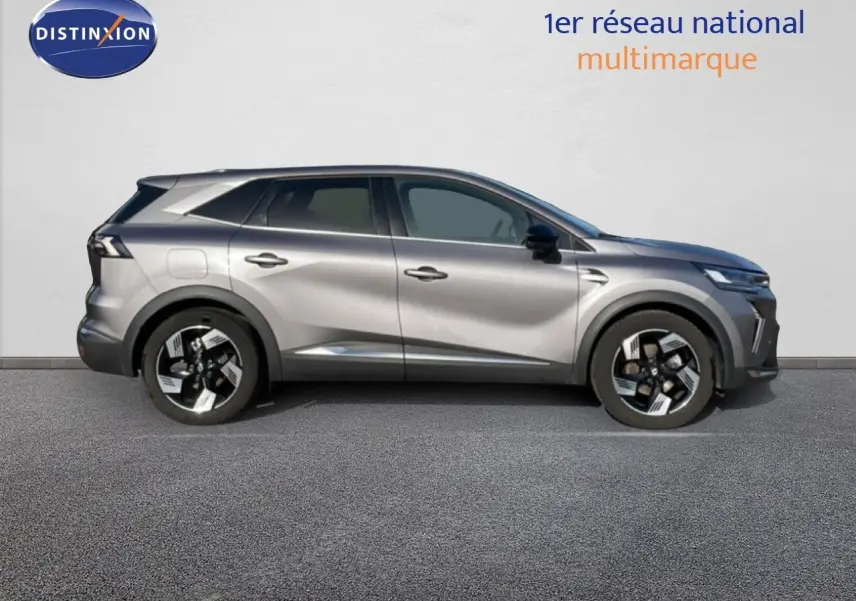 Renault Symbioz gris cassiopée métal vu de profil côté gauche, soulignant ses lignes modernes et ses jantes stylisées.