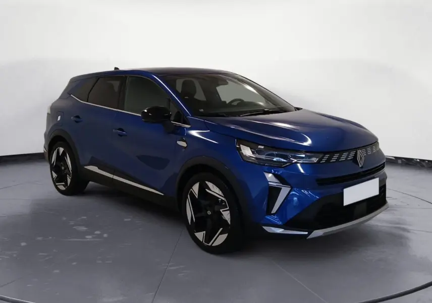 Renault Symbioz E-Tech Full Hybrid 145 Iconic bleu iron en 3/4 avant droit, avec calandre lumineuse et jantes modernes.
