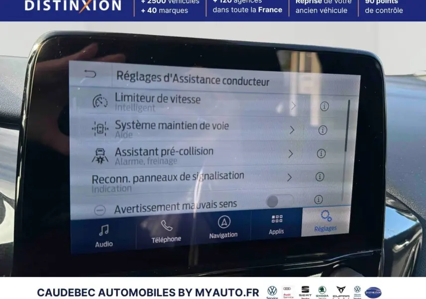 Écran tactile intérieur du Ford Puma 2024 montrant les réglages d’assistance conducteur en mode réglages.