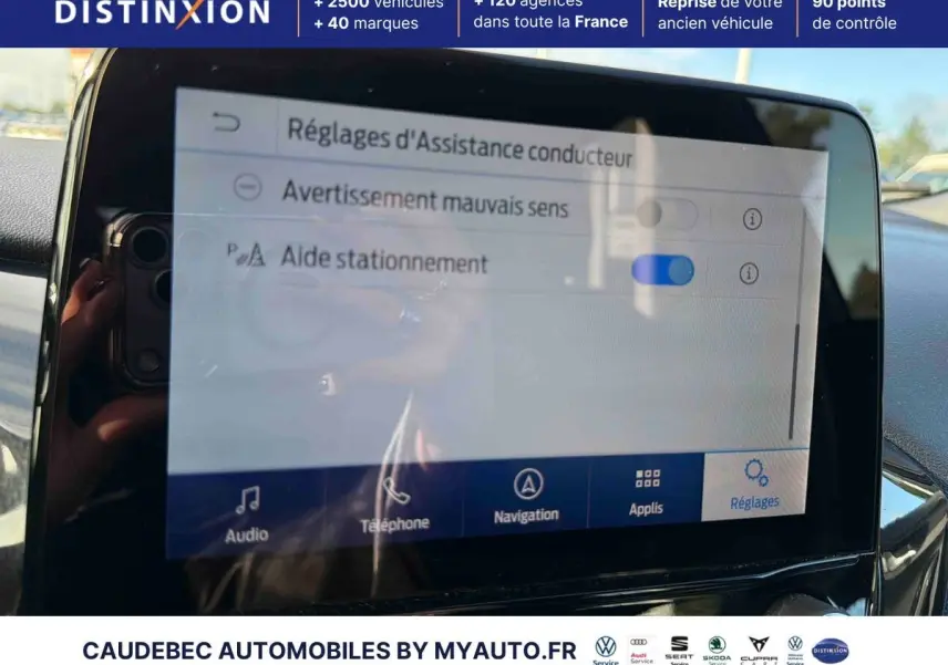 Écran tactile du système SYNC4 du Ford Puma 2024 affichant les réglages d’aide à la conduite.