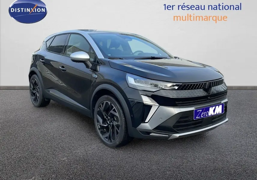 Renault Captur E-Tech hybride 2025 noir étoile, vue 3/4 avant côté gauche avec toit gris et jantes noires.