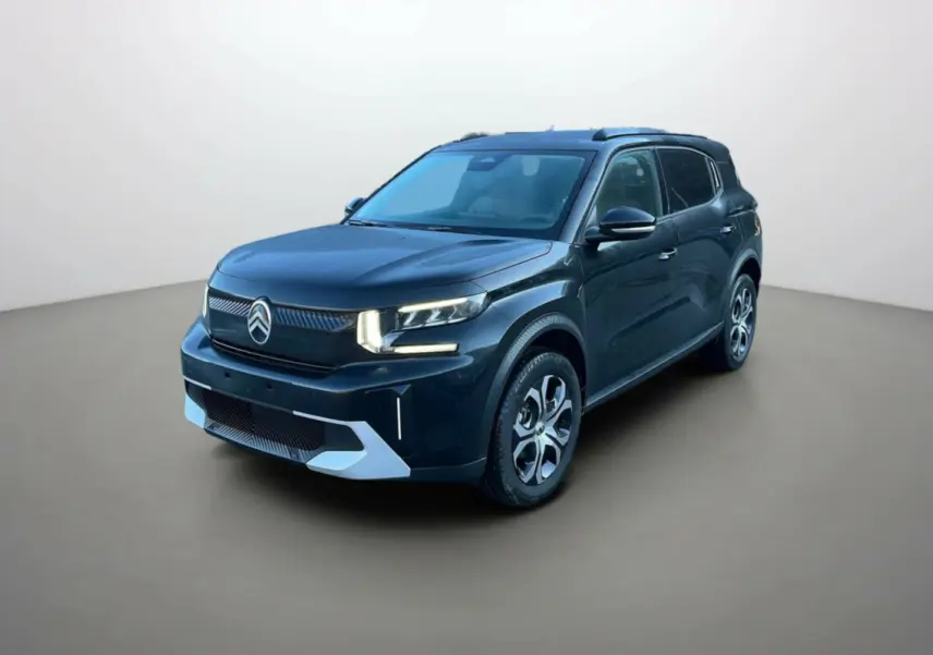 Citroën C3 Aircross noir perla nera vue 3/4 avant avec calandre moderne et feux LED distinctifs.