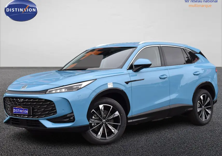 MG Motor EHS 1.5 Hybrid+ 224 ch Luxury bleu, vue 3/4 avant droit avec calandre large et jantes noires distinctives.