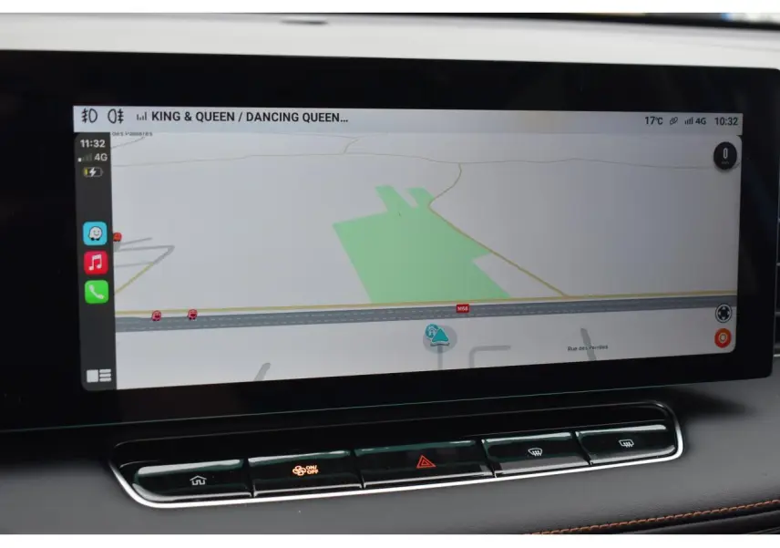 Écran tactile central du MG Motor EHS 1.5 Hybrid+ 224 ch Luxury 2026, affichant la navigation GPS en intérieur.