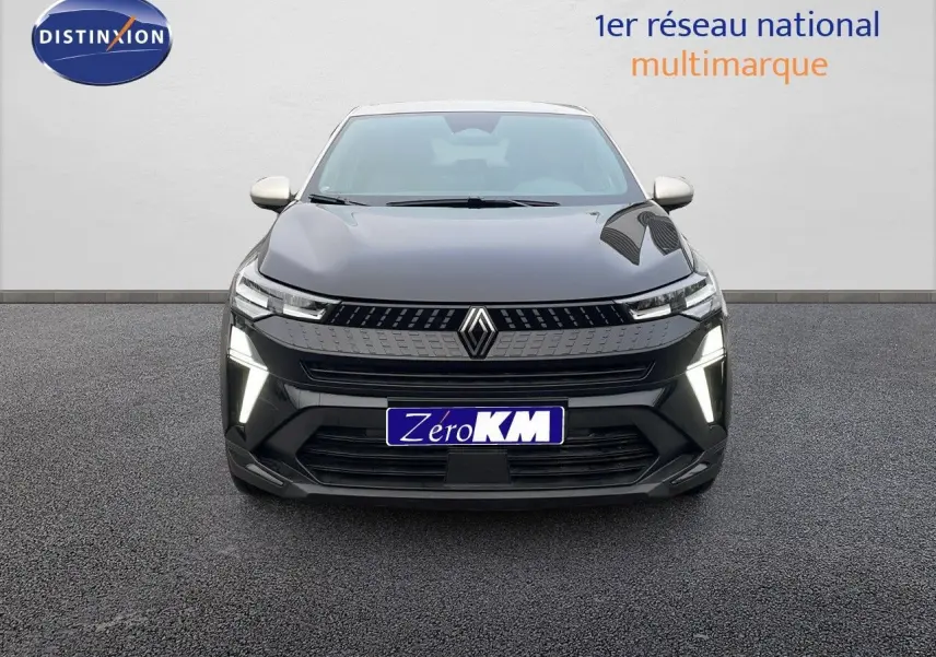 Vue frontale d'un Renault Captur E-Tech hybride noir étoile métal avec toit beige et feux LED allumés.