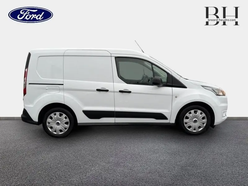 Vue latérale droite d'un Ford Transit Connect blanc glacier, avec porte latérale coulissante et jantes acier.