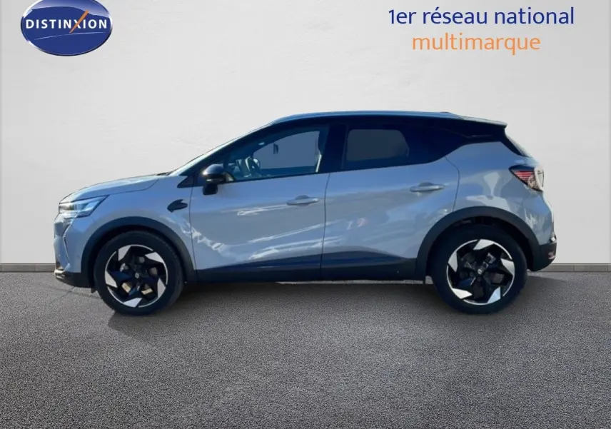 Profil gauche du Renault Captur gris Rafale métallisé avec toit noir, roues noires à jantes stylisées.