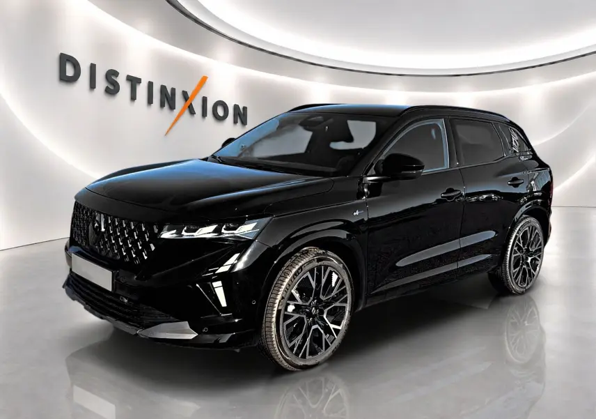 Renault Austral noir en 3/4 avant droit, avec calandre distinctive et jantes alliage noires stylisées.