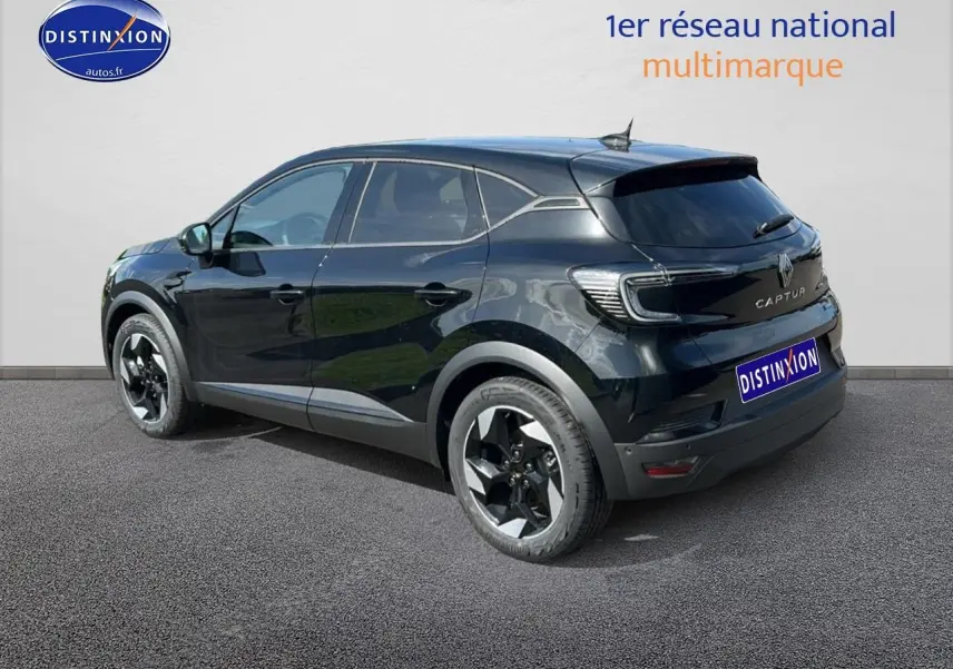 Renault Captur 1.6 e-tech hybride noir étoile, vue 3/4 arrière droit avec jantes alu et vitres surteintées.