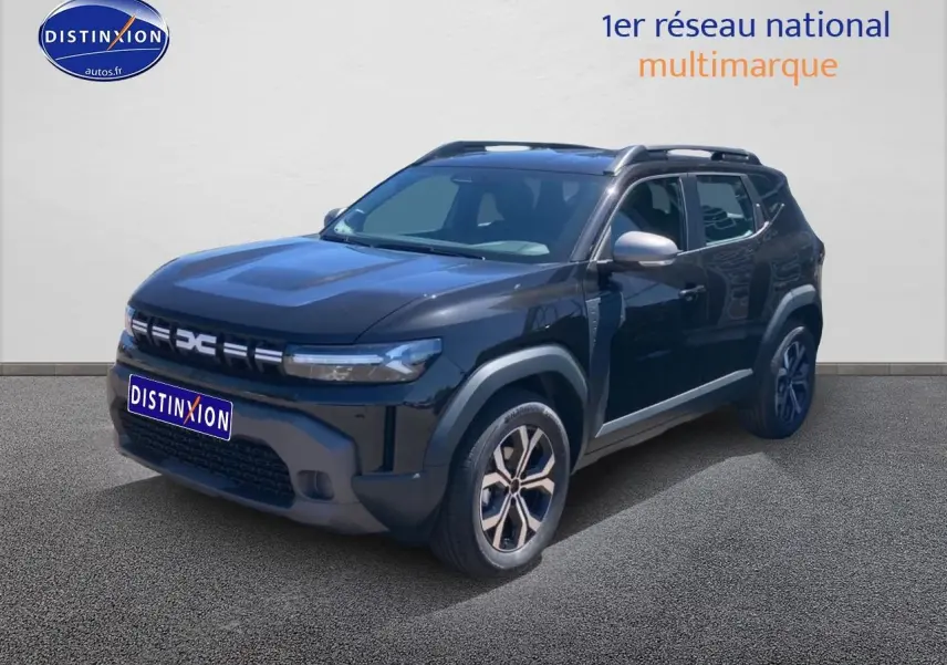 Vue 3/4 avant droite du Dacia Duster noir 2025 avec jantes alu et barres de toit visibles.