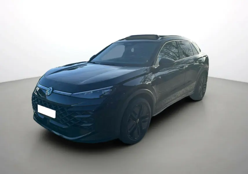 Volkswagen T-Roc noir ebène en 3/4 avant droit, avec jantes alu noires et toit ouvrant panoramique.