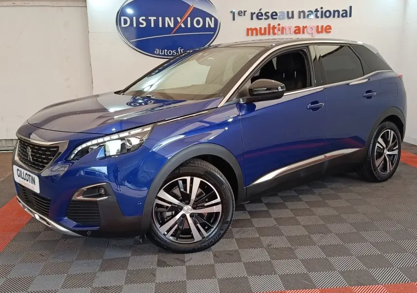 Peugeot 3008 1.6 Hybrid bleu en 3/4 avant droit, avec jantes alliage et détails chromés visibles.