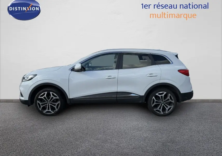 Profil droit du Renault Kadjar blanc nacré 2019 avec jantes alliage et lignes épurées.