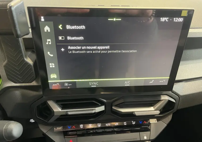 Écran tactile 10,1'' du Dacia Bigster gris schiste, vue centrale du tableau de bord avec commandes climatisation et ventilation.