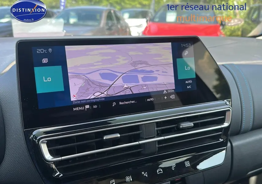 Écran tactile central et aérateurs du tableau de bord du Citroën C5 Aircross gris platinium 2024, vue intérieure frontale.