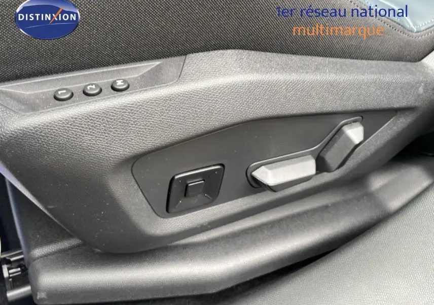 Vue 3/4 avant gauche du Citroën C5 Aircross noir Perla Nera, soulignant ses lignes robustes et ses jantes noires.