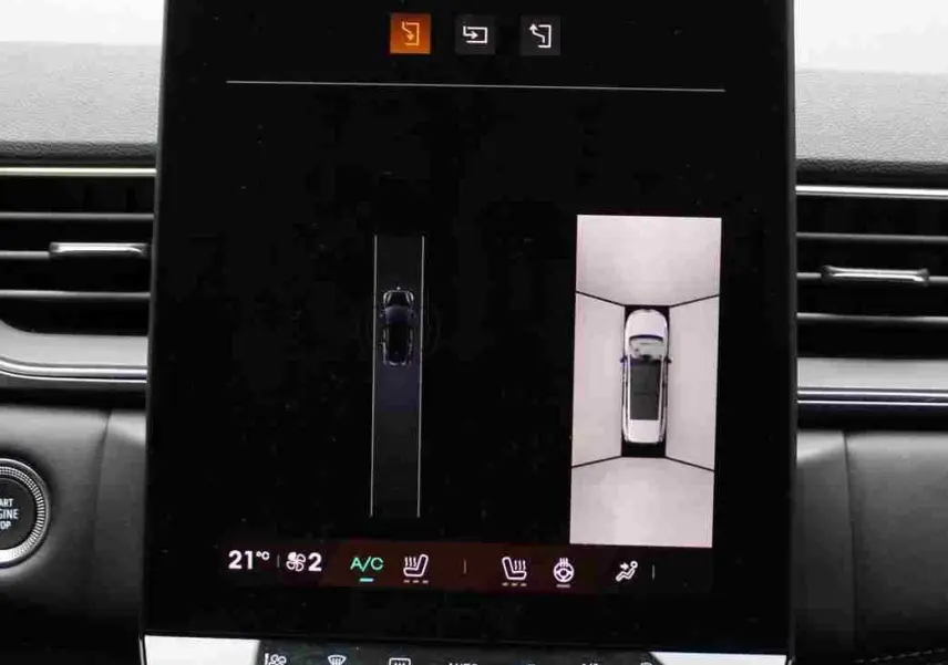 Écran tactile intérieur du Renault Symbioz 2025 affichant la vue 360° de la voiture en bleu Iron Metal.