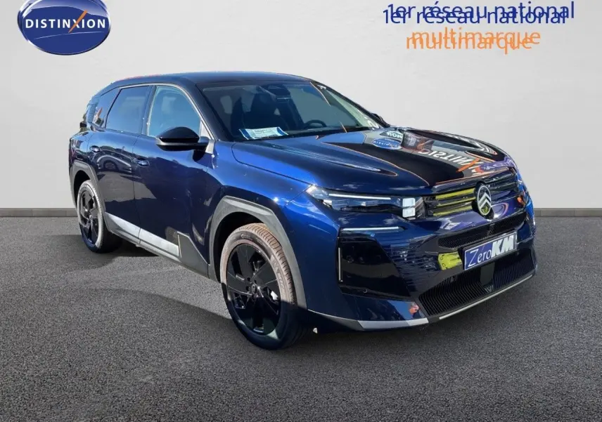 Citroën C5 Aircross Hybrid bleu Eclipse métal avec toit noir, vue 3/4 avant mettant en valeur ses jantes noires et sa calandre distinctive.