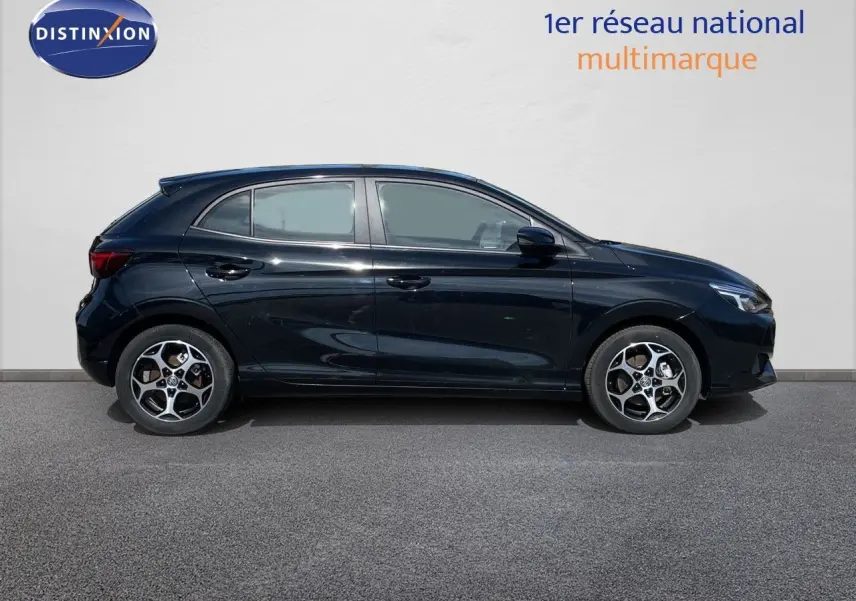 Profil droit de la MG3 1.5L Hybrid+ 195ch Comfort en Pebble Black Metal avec jantes alliage 16 pouces.