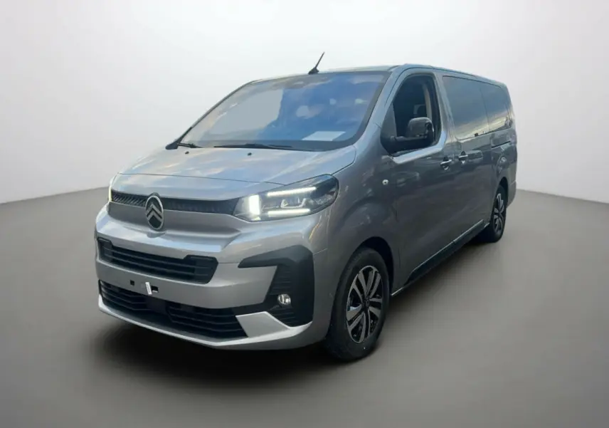 Citroën Spacetourer XL gris acier en 3/4 avant droit avec feux LED et jantes alliage noires.