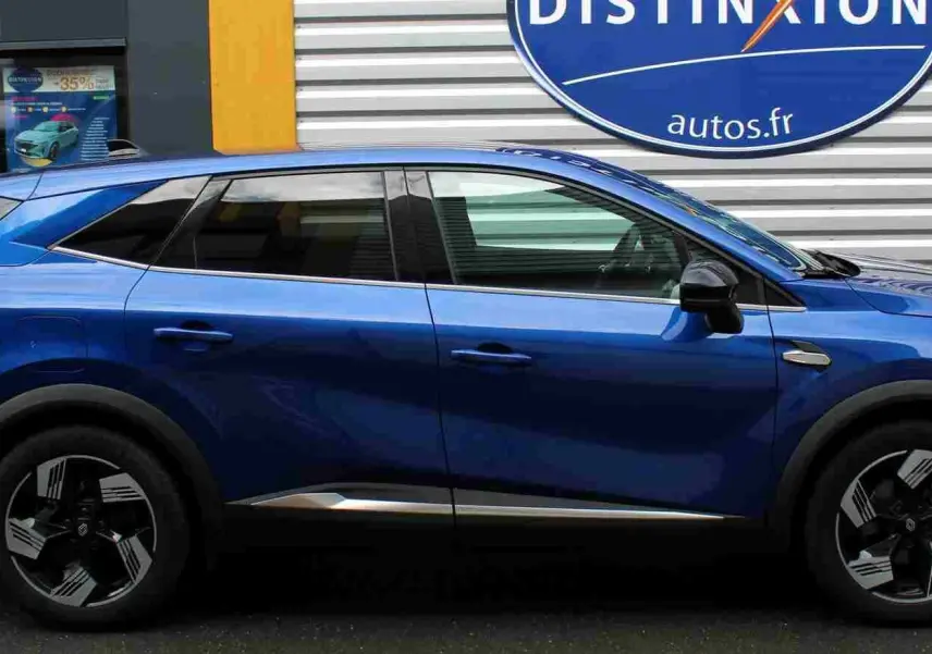Profil droit du Renault SYMBIOZ 2025 bleu iron metal, SUV hybride avec jantes noires et détails chromés.