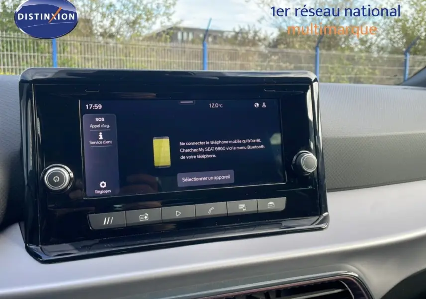 Écran tactile central du tableau de bord de la SEAT Ibiza 2025, affichant le menu Bluetooth, intérieur gris.