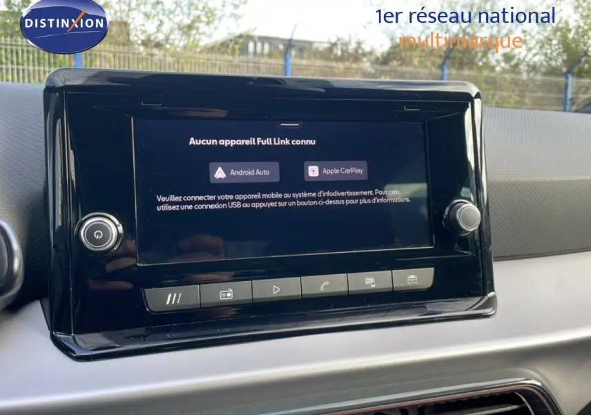 Écran tactile central du tableau de bord de la SEAT Ibiza 2025, affichant les options Android Auto et Apple CarPlay.