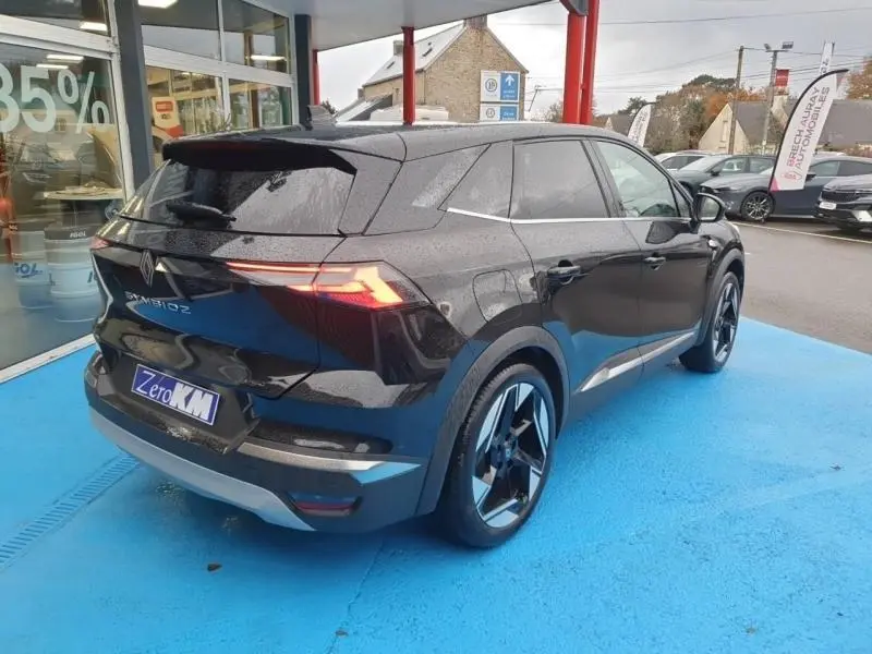 Vue 3/4 arrière droite du Renault SYMBIOZ noir étoilé avec feux LED et jantes alu distinctives.