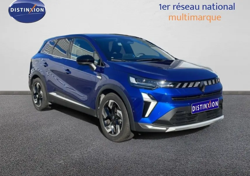 Renault Symbioz bleu Iron Metal en 3/4 avant droit, SUV hybride avec détails LED et jantes modernes.