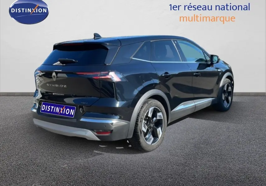 Vue 3/4 arrière droite du Renault Symbioz noir étoile métal avec feux arrière fins et jantes bicolores.