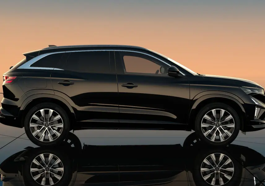 Profil droit du Renault Austral Full Hybrid noir étoile, soulignant ses jantes alliage et lignes fluides au coucher du soleil.