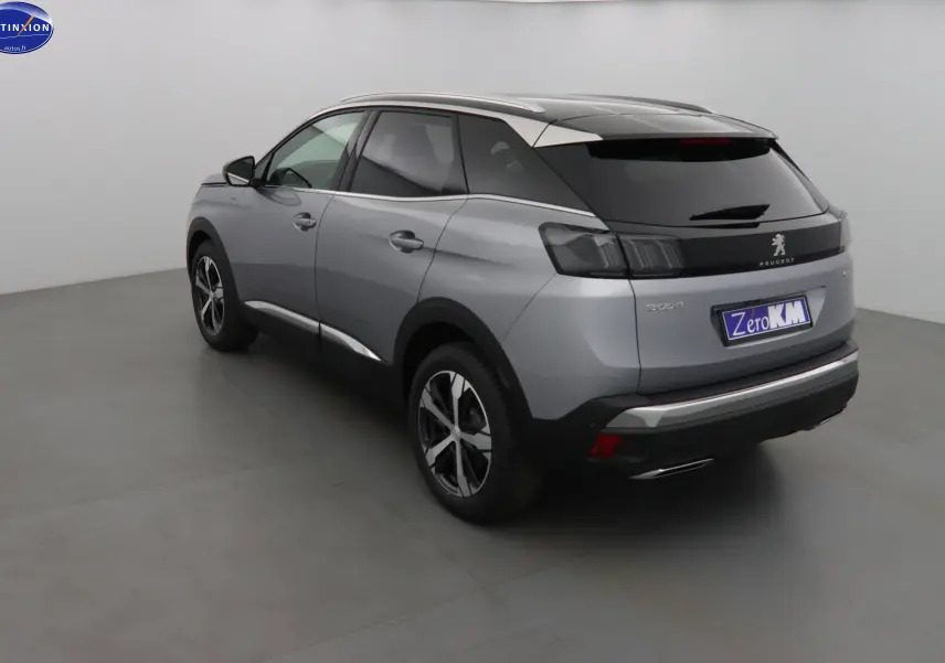 Peugeot 3008 gris Artense métal vue 3/4 arrière droit, avec vitres teintées et jantes alliage bicolores.