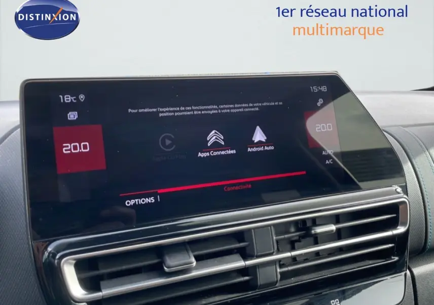 Écran tactile central et aérateurs horizontaux dans l’habitacle du Citroën C5 Aircross 2024.