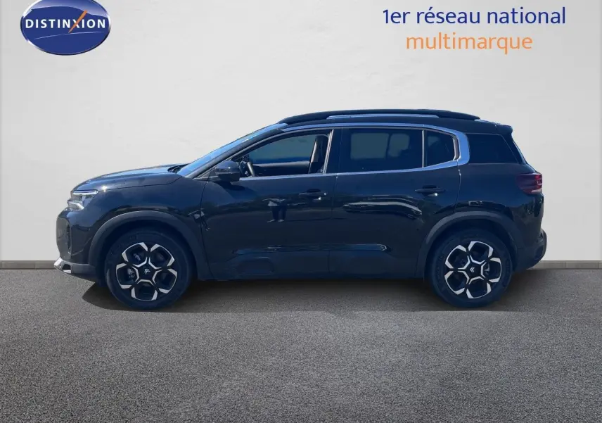 Profil côté gauche du Citroën C5 Aircross 1.2 Hybride 136ch noir métal, avec jantes distinctives et toit panoramique.