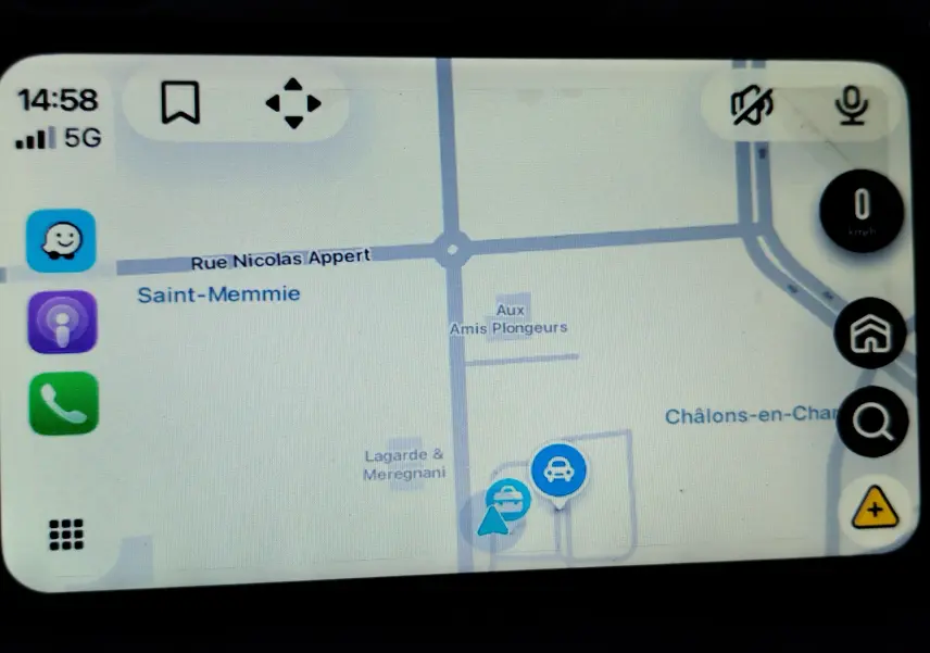 Écran de navigation GPS affichant une carte avec la localisation autour de Saint-Memmie, interface moderne et claire.