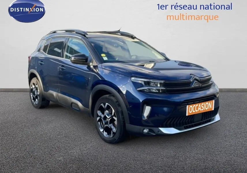 Citroën C5 Aircross bleu Eclipse Metal en 3/4 avant droit, avec jantes bi-ton et calandre distinctive.