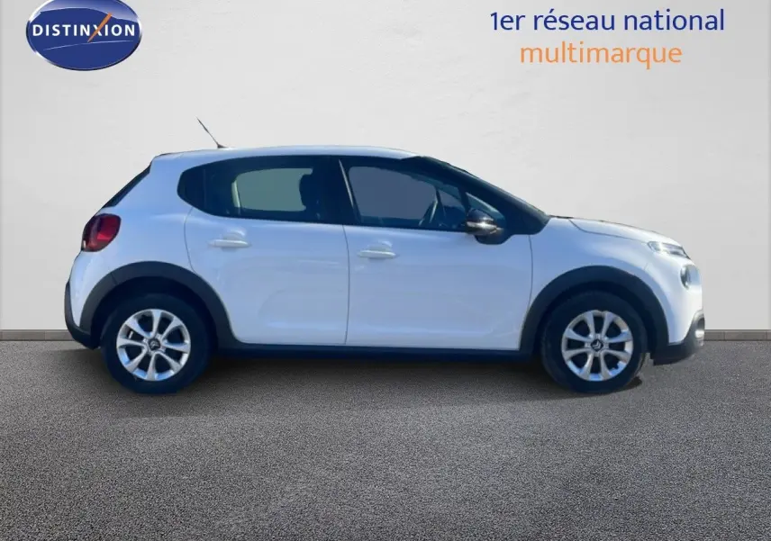 Profil droit d'une Citroën C3 blanche Banquise 2020 avec jantes alliage et rétroviseurs noirs.
