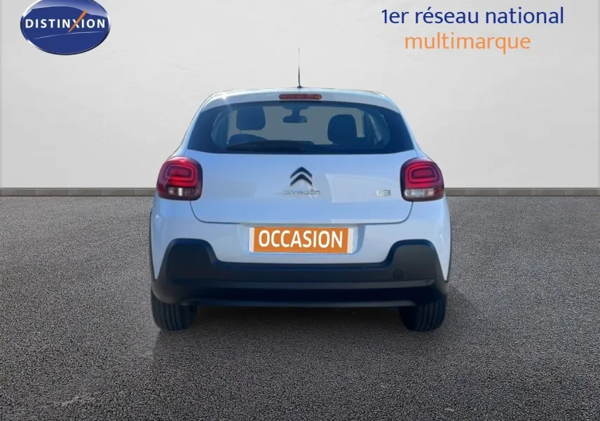 Vue arrière d'une Citroën C3 blanche Banquise de 2020 avec feux arrière arrondis et plaque "OCCASION".