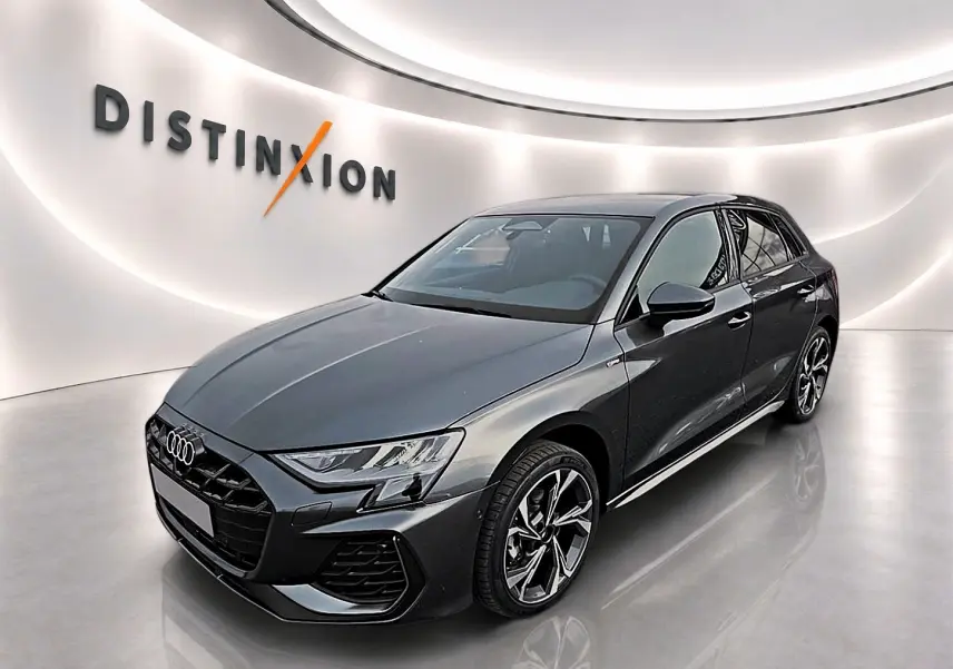 Audi A3 Sportback gris Daytona vue 3/4 avant droit avec jantes alliage et calandre S line noire