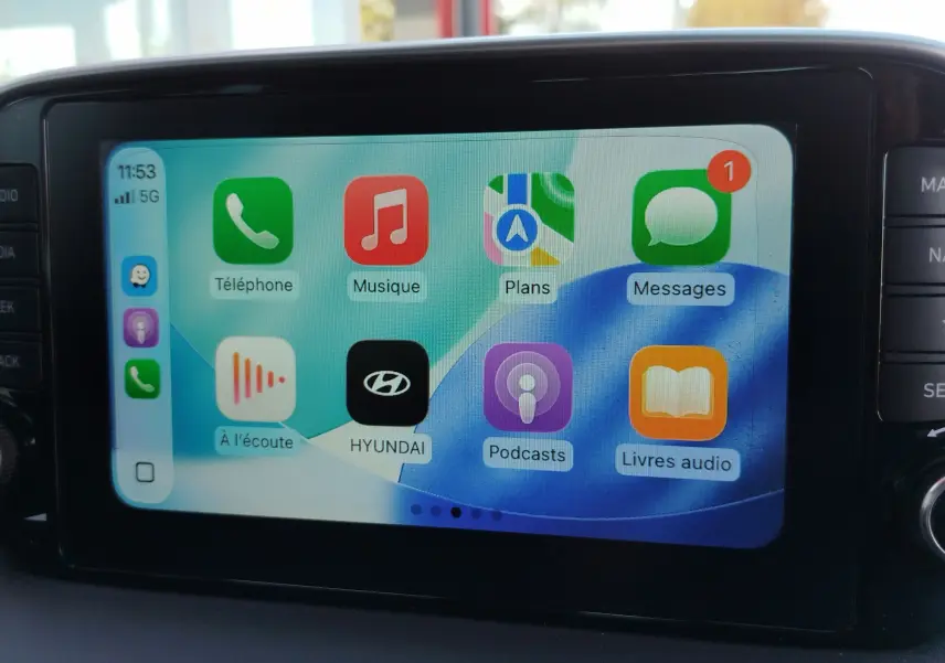 Écran tactile du système multimédia Hyundai Tucson 2019 affichant plusieurs applications connectées.