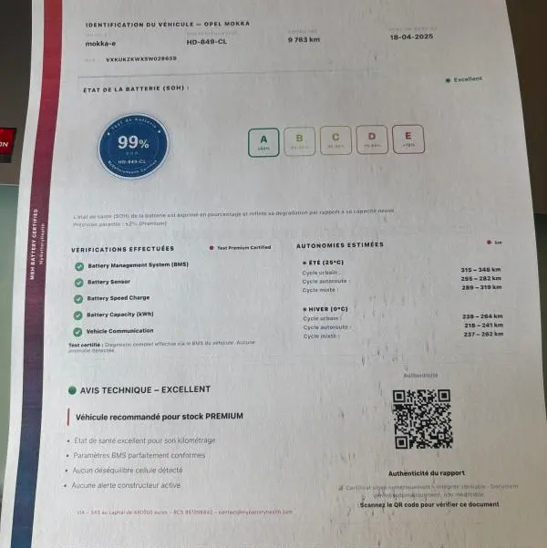 Document imprimé montrant le contrôle de la batterie haute tension d’un Opel Mokka électrique, avec état de santé à 99% et détails techniques.