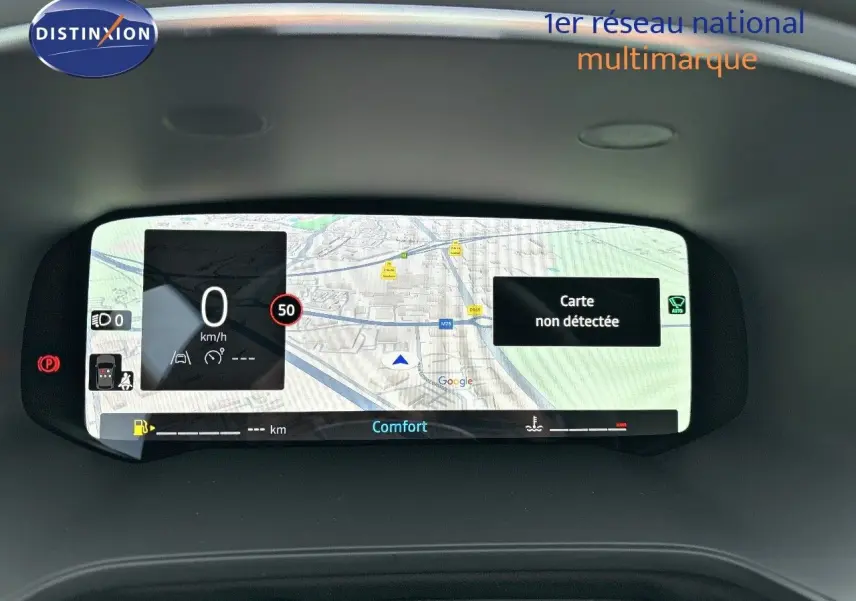 Tableau de bord numérique du Renault Captur II gris rafale métal, affichant la navigation et la vitesse à 0 km/h.